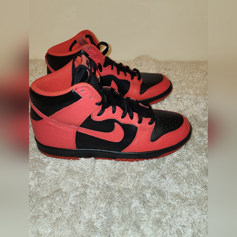 Nike Dunk High Black Action Red
